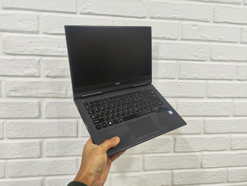 Ультрабук Nec 
Внешне 7/10 СМОТРИТЕ ФОТО 
Процессор - Intel Core I7 75 — 4