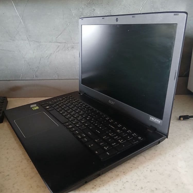 Noutbook sotiladi Acer — 2