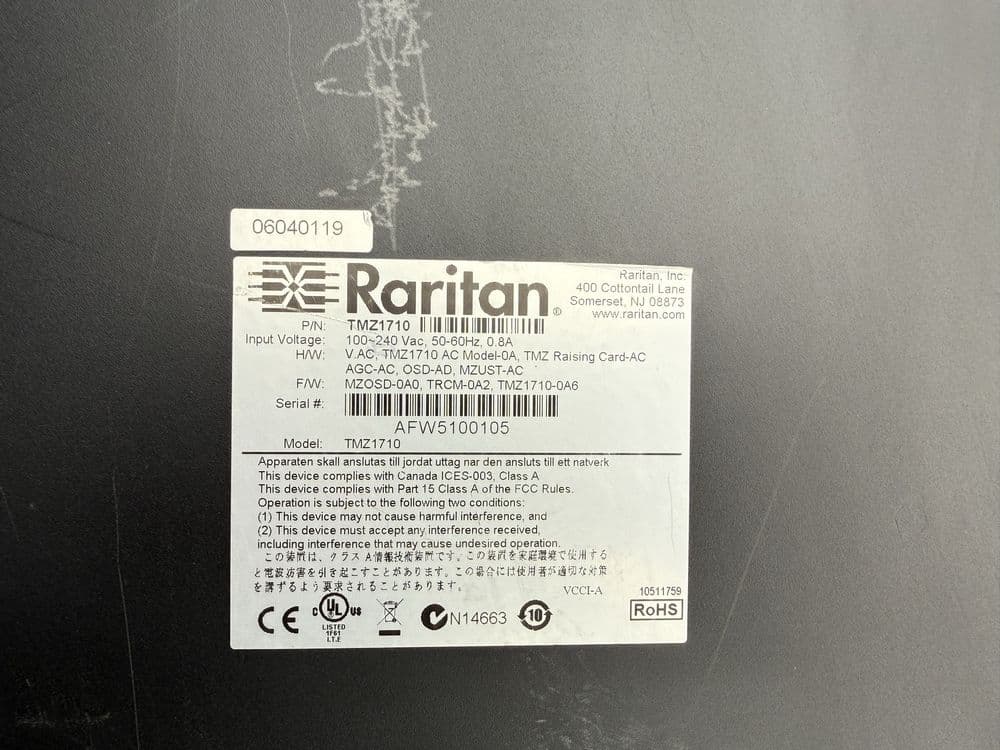 * 8-портовая IP-удаленная KVM-консоль Raritan 17-дюйм — 5
