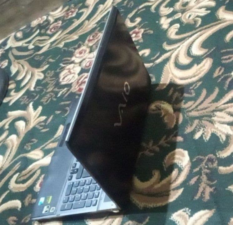 Noutbuk  vaio core i7 — 2