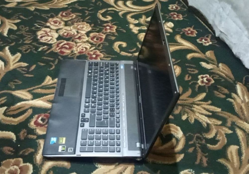 Noutbuk  vaio core i7 — 3