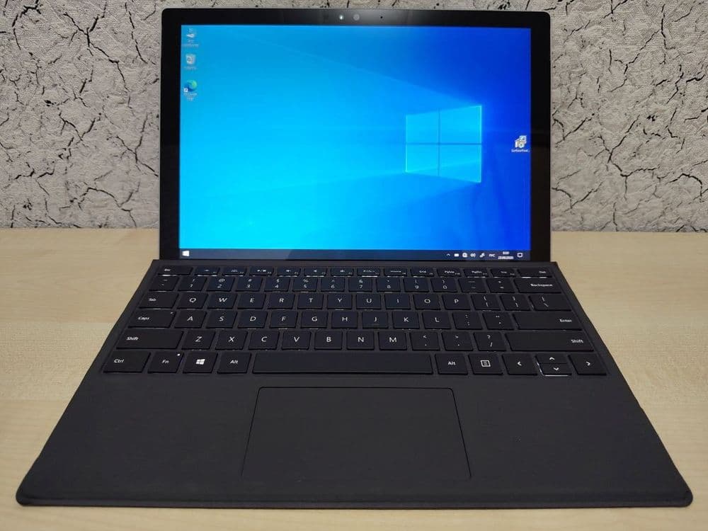 Surface 4 Pro 12,3" 2,5K IPS Touch / CORE™ i7-6650U / 8GB / 256GB NVMe — 4