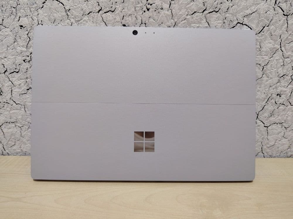 Surface 4 Pro 12,3" 2,5K IPS Touch / CORE™ i7-6650U / 8GB / 256GB NVMe — 5