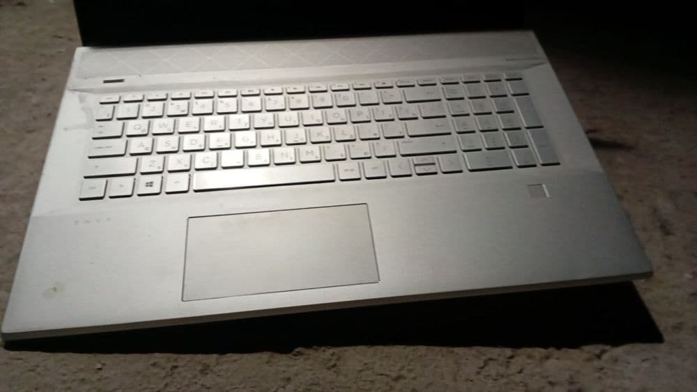 Notebook sotiladi — 2