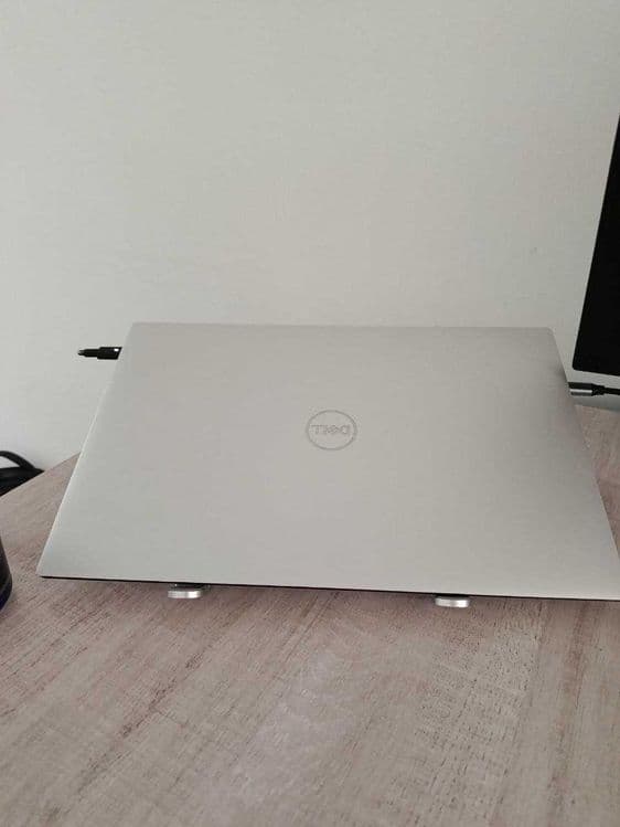 Dell XPS i5-10300H ОЗУ 16 ГБ Ноутбук