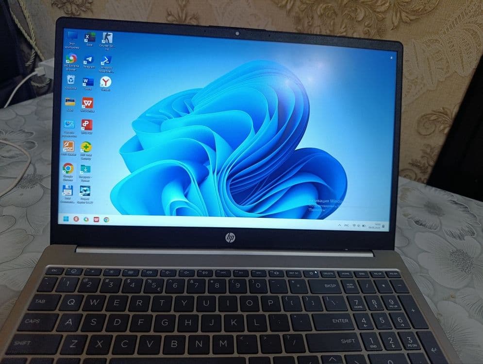 Notebook hp i8sotiladi — 2