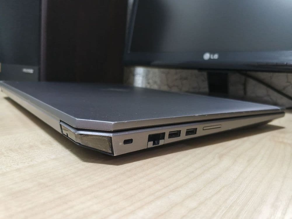 HP ZBook 15 G5 15,6" IPS FHD/CORE i7- 8850H/16GB/512GB NVMe/Quadro 4GB — 5
