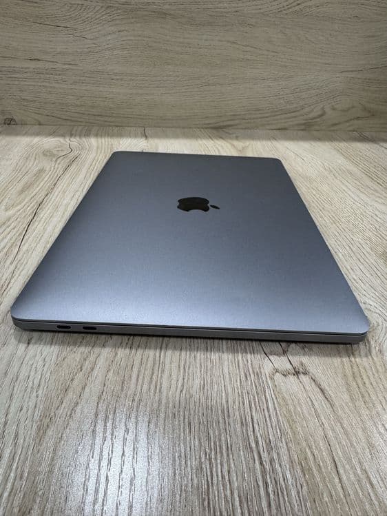 MacBook Pro M1 2020 8/256 GB — 4