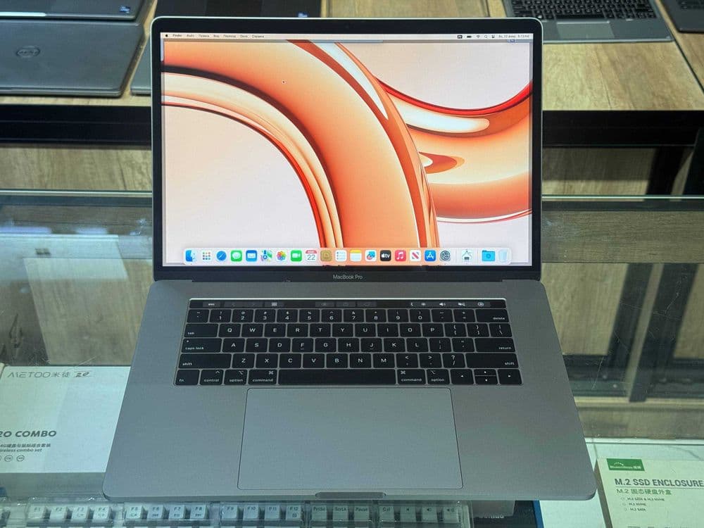 Macbook PRO 15 2019г Core i7 Radeon Pro 555X 4Gb ram 16 ssd 512 — 1