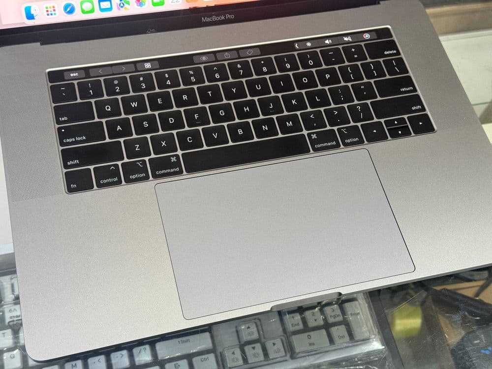 Macbook PRO 15 2019г Core i7 Radeon Pro 555X 4Gb ram 16 ssd 512 — 4