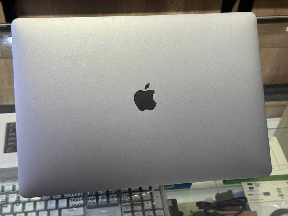 Macbook PRO 15 2019г Core i7 Radeon Pro 555X 4Gb ram 16 ssd 512 — 6