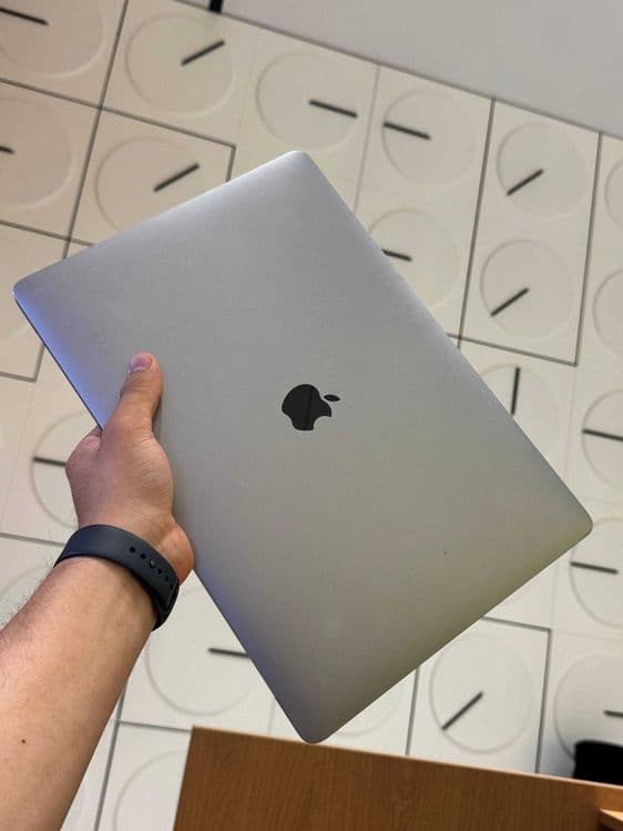 Macbook 2017 i7 16GB 15 inch — 6