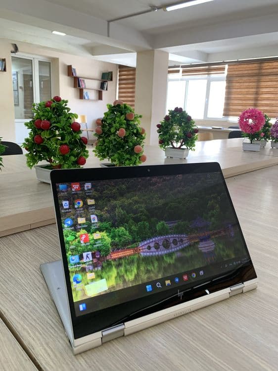 Notbuk HP Core I5 8 avlod srochni sotiladi — 5