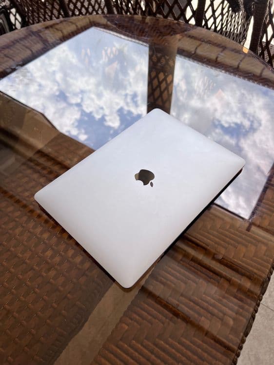 MacBook Air M1 8/256 ideal