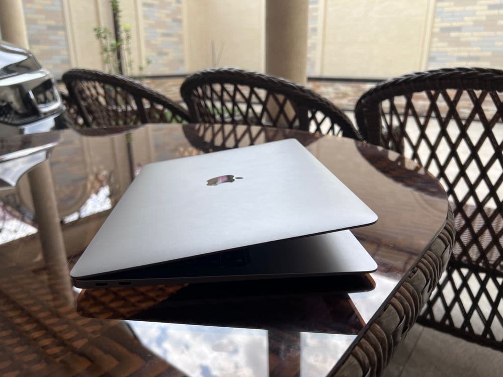 MacBook Air M1 8/256 ideal — 2