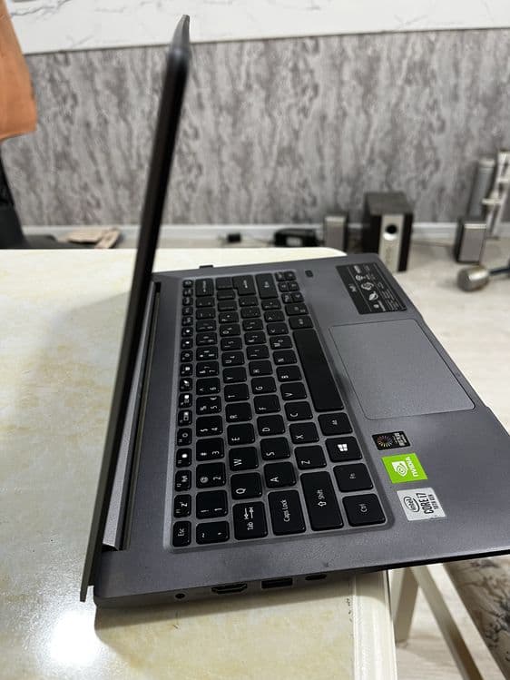 Acer swift 3, joyi 1tb, 8gb ram — 2