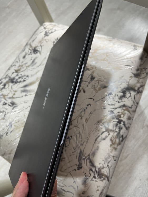 Acer swift 3, joyi 1tb, 8gb ram — 5
