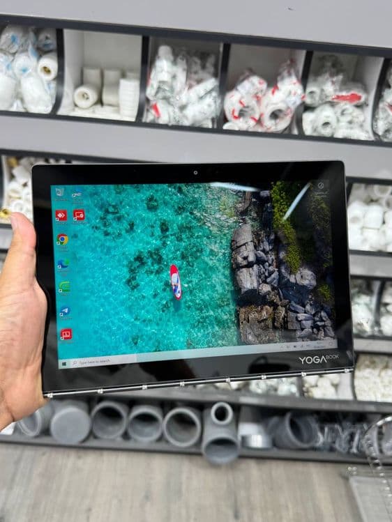 Lenovo Yoga Book sensir Arzon narxga sotiladi 500$ — 3