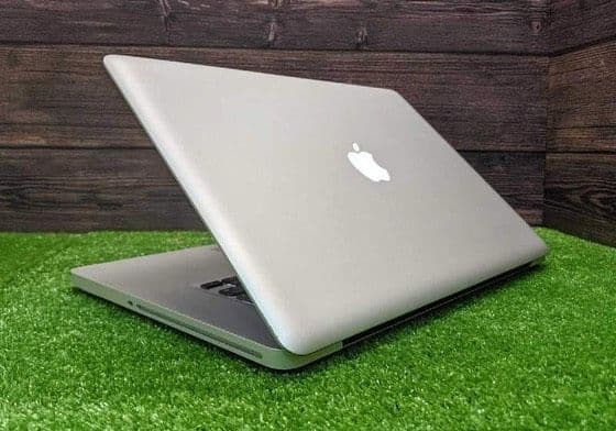 Macbook Pro 15-inch — 3
