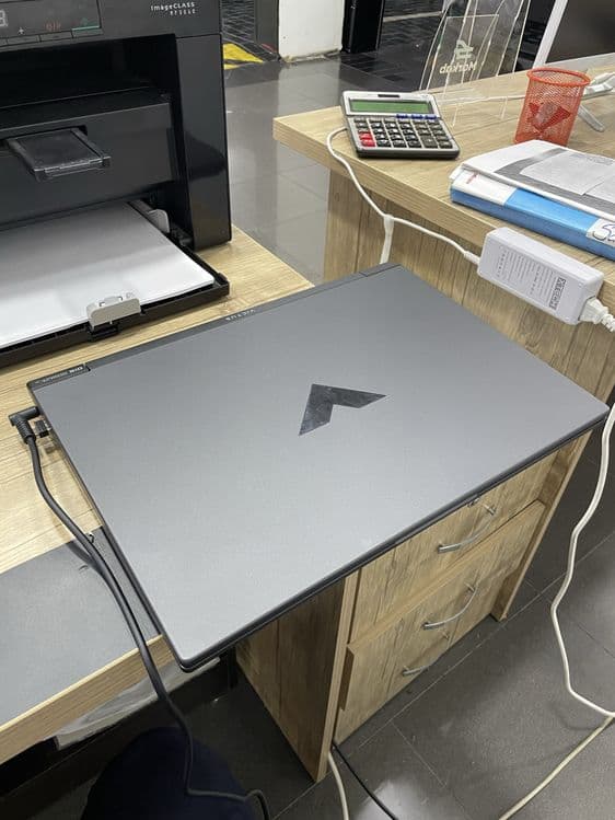 HP Victus core i 5 — 1