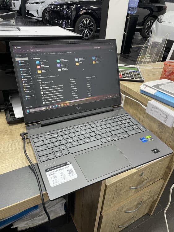 HP Victus core i 5 — 2