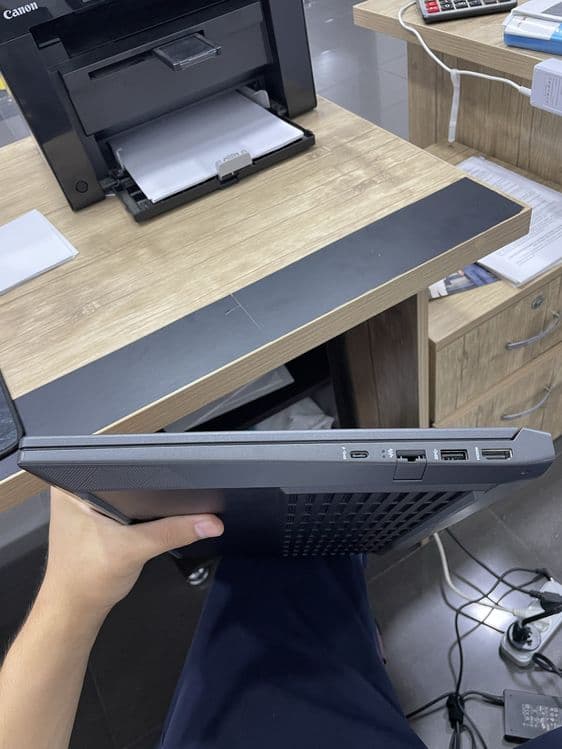 HP Victus core i 5 — 4