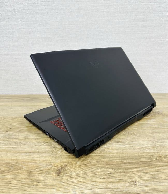 Msi Katana GF76 11UC Gamers — 3