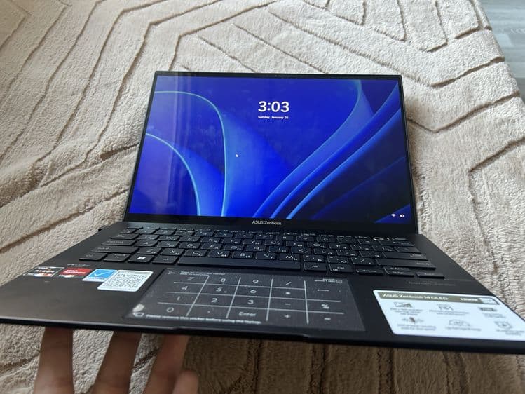 Asus zenbook 14 Oled display — 3