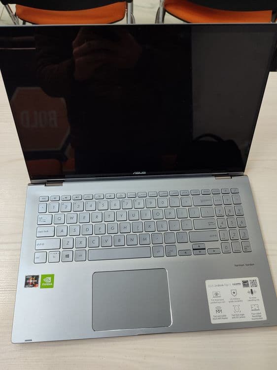 Asus ZenBook Flip 15 — 3