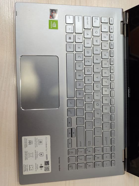 Asus ZenBook Flip 15 — 4