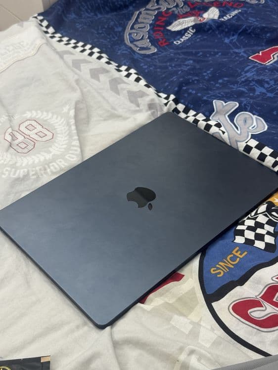 Macbook air m3 256/16 15” — 1