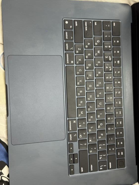 Macbook air m3 256/16 15” — 4
