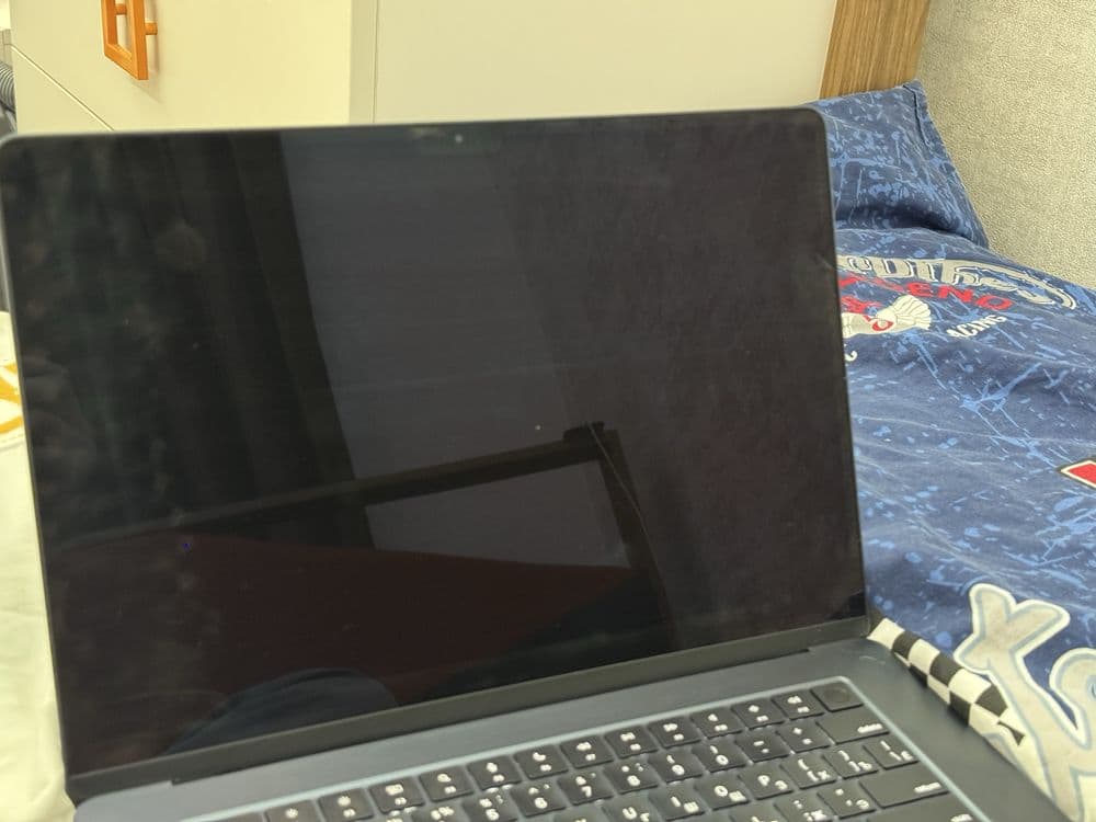 Macbook air m3 256/16 15” — 5