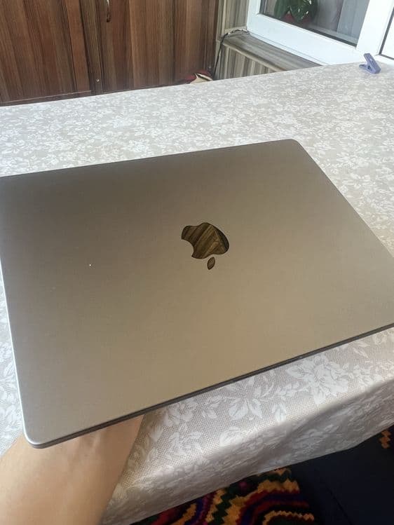 Macbook M1 Pro 16/512 — 4