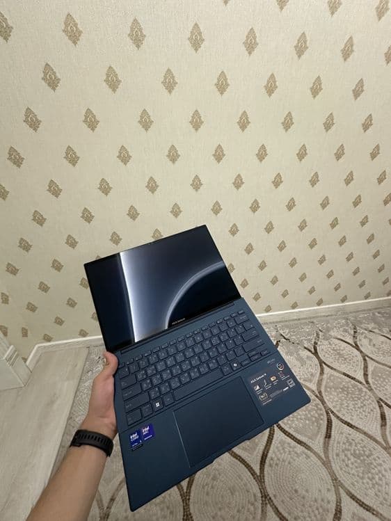 Asus Zenbook 14 Ultra 5 225h