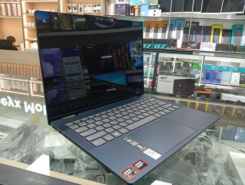 Lenovo IdeaPad 5 R5 AI 340 16GB LPDDR5x 512GB SSD Win 11 Cosmic Blue — 3