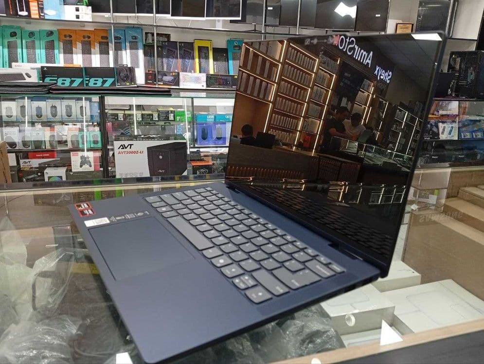 Lenovo IdeaPad 5 R5 AI 340 16GB LPDDR5x 512GB SSD Win 11 Cosmic Blue — 4