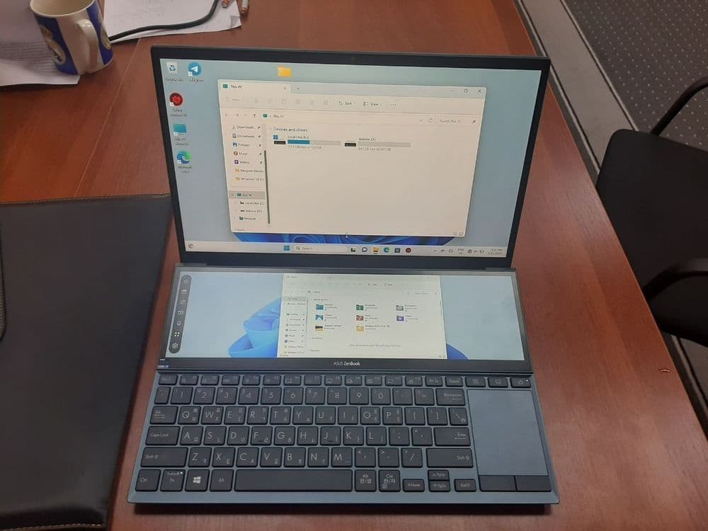 Asus Zenbook Duo — 4