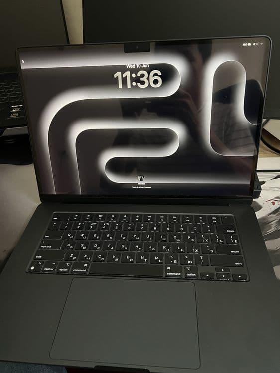 Macbook air M2 ssd 512gb ram 8gb — 1