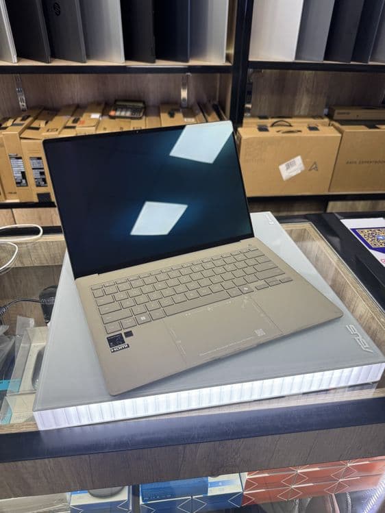 Asus Zenbook A14 UX3407QA WUXGA OLED Snapdragon X1 16GB LPDDR5X 512GB — 2