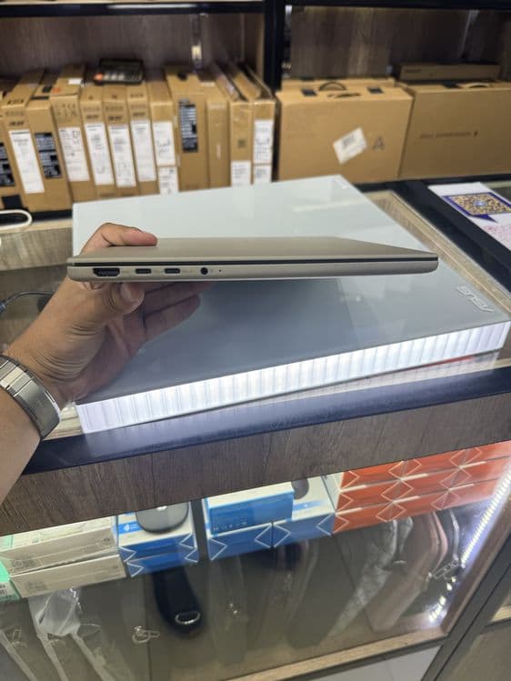 Asus Zenbook A14 UX3407QA WUXGA OLED Snapdragon X1 16GB LPDDR5X 512GB — 4