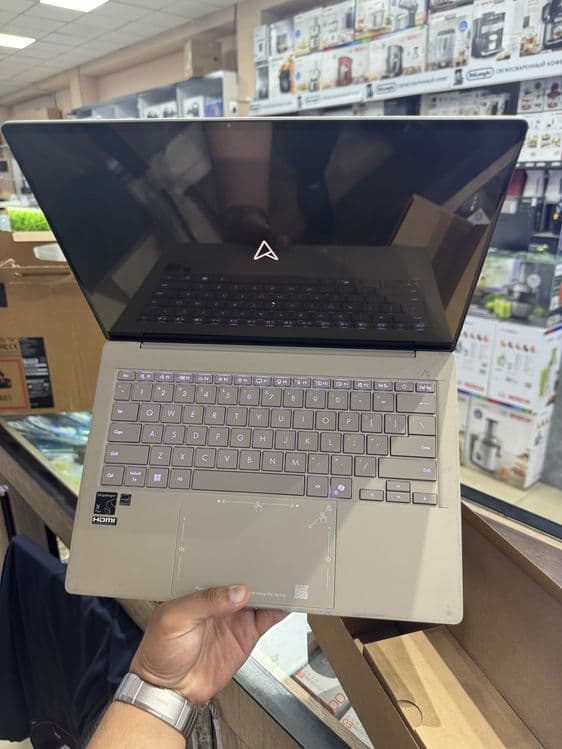 Asus Zenbook A14 UX3407QA WUXGA OLED Snapdragon X1 16GB LPDDR5X 512GB — 7