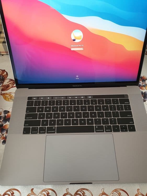 Mac Book Pro 15" Intel Core i9 32 GB RAM 512GB SSD — 2
