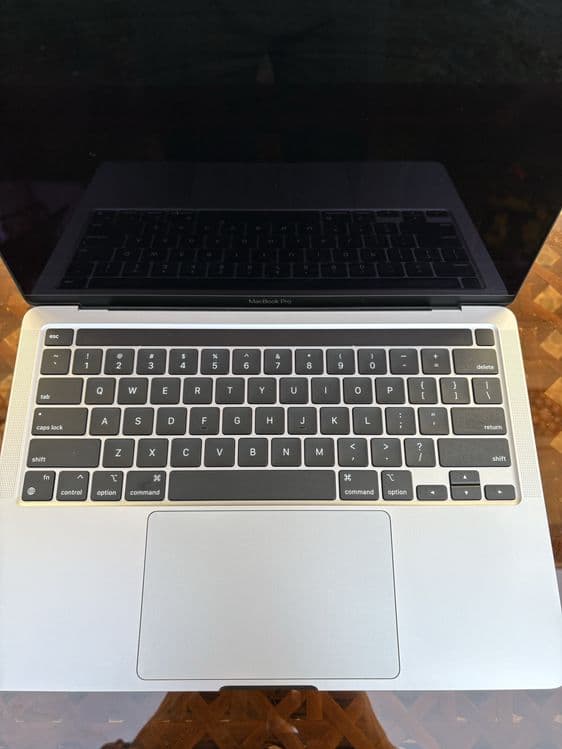 Macbook pro m2 13dyum — 3