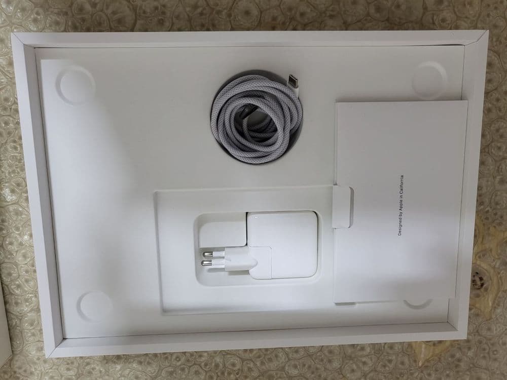 Macbook Air M2 spacegray 13 dyum 16GB ram/512GB sotiladi — 2