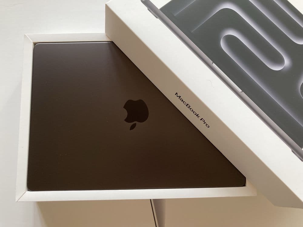 100%/45 цикл 2024 Apple MacBook Pro 14-inch M4 Chip LL/A сотилади