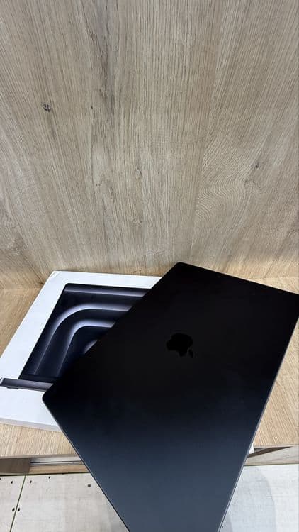 MacBook Pro M3 Pro 16” 16/512 GB, 95%, 53 цикла, полный комплект — 1
