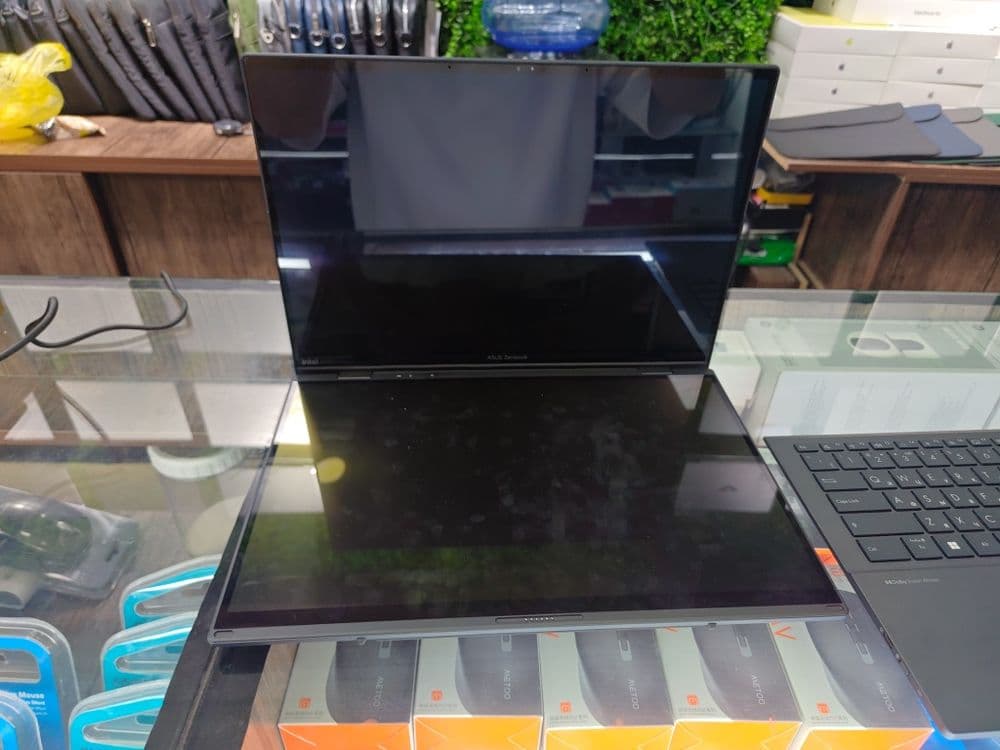 Asus Zenbook Duo — 1