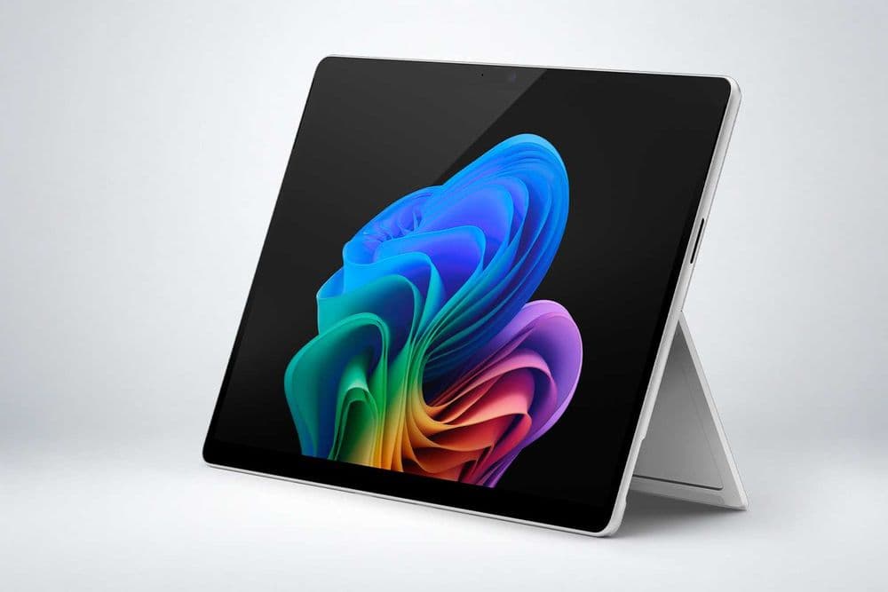 Microsoft Surface Pro 11/ Snapdragon X Elite / 32GB / 1TB / OLED Touch — 7