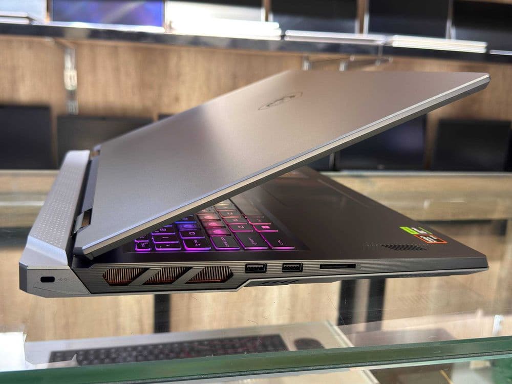 MSI VECTOR A18 AMD Ryzen 9 9955HX  озу32гб 2T ssd Nvidio RTX 5080 — 7